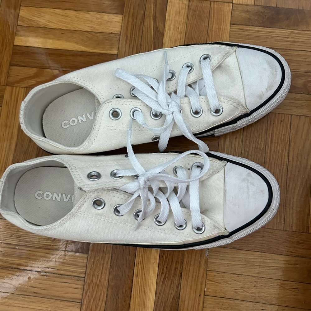 Converse low top with sparkle trim.